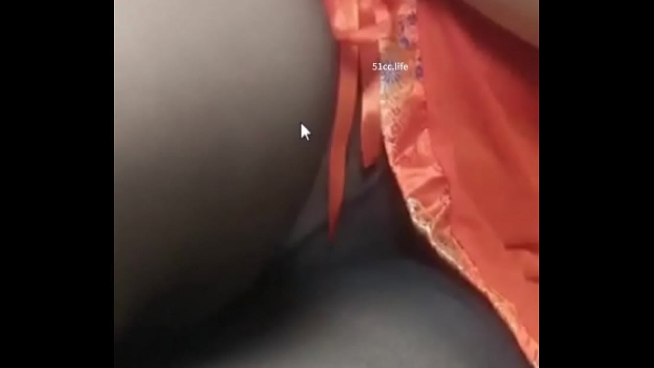 Em gái Trung Quốc thủ dâm tự sướng bằng con cặc giả