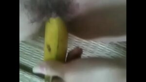 Thiếu buồi em phải tự thẩm bằng quả chuối đây này