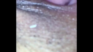 Cô em dâm khoe body nhìn lồn ẩm ướt quá đi