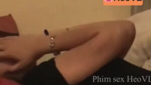 Địt tung lồn em cực sung sướng hết buồi anh