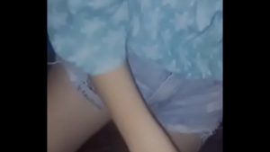 Đưa em ấy ra đồng bắt xóc lọ và xuất tinh vào miệng